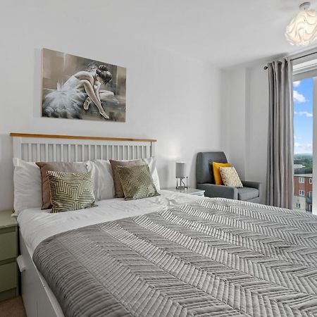 Апартаменты Penthouse Flat In Slough Center Экстерьер фото