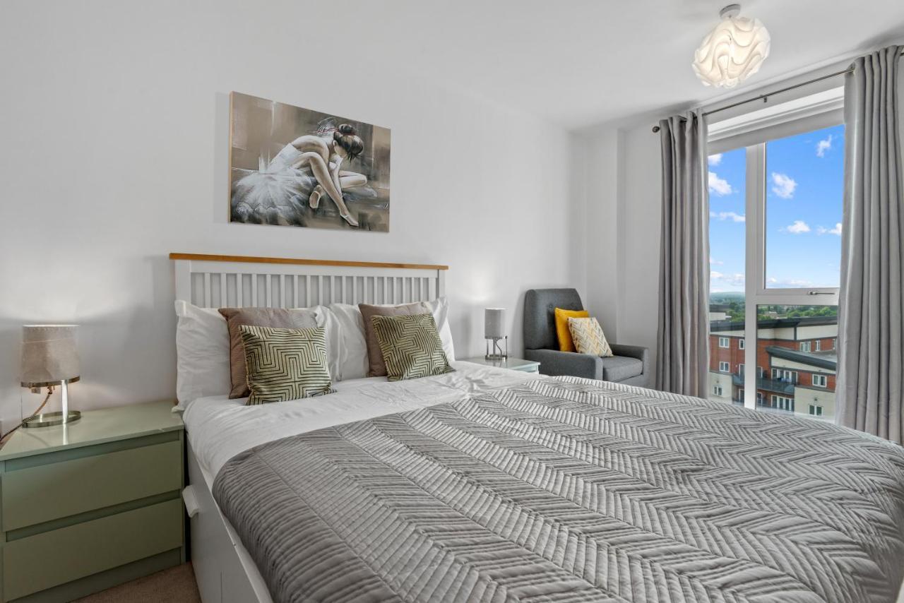 Апартаменты Penthouse Flat In Slough Center Экстерьер фото